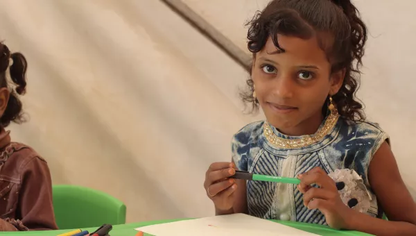 Girl in Yemen completes her drawing at a War Child centre.