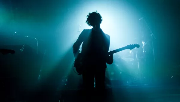 The 1975's Matty playing at War Child's BRITs Week together with O2.