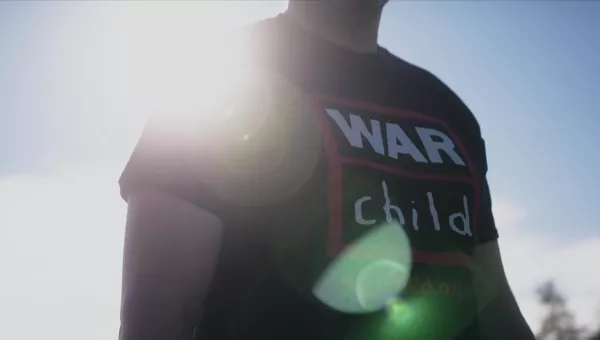 Runner wearing War Child t-shirt.