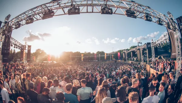 Photo of the crowd at a LWE Festival