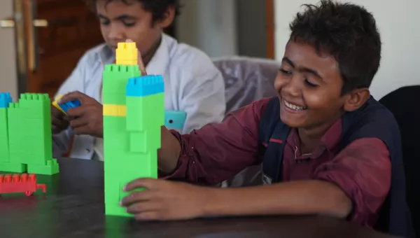 Sharaf playing with building blocks at a War Child centre in Yemen