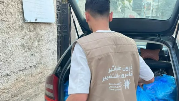 Distribution of packs to families in Gaza.