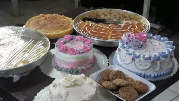 A table covered in various dishes made by people in Yemen.