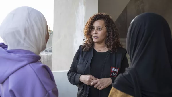 Nisreen speaking with Amal & Layla (backs to camera)