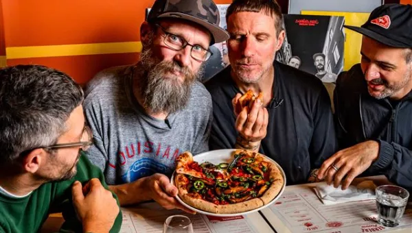 Sleaford Mods eating pizza