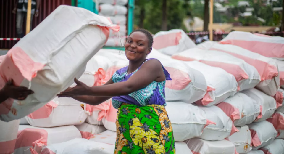 Alliance is a mother of two children, with another baby on the way. The kit will allow her to save her money for her motherhood instead of spending more to equip her house with household items that she lost during her displacement.