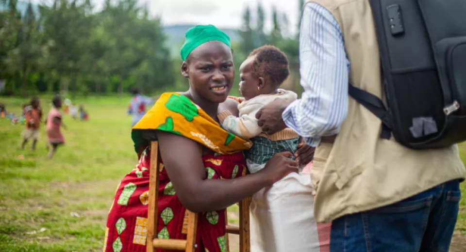 Baraka is unemployed and has a disability. She previously resorted to borrowing items from her neighbours for housework and to wash herself but now she has equipment of her own.