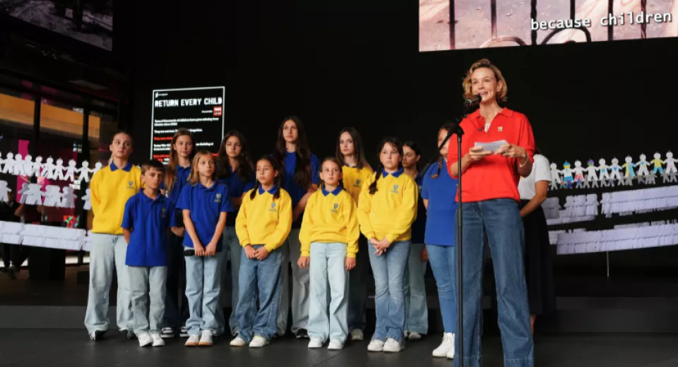 War Child Ambassador Carey Mulligan doing a speech at the installation.