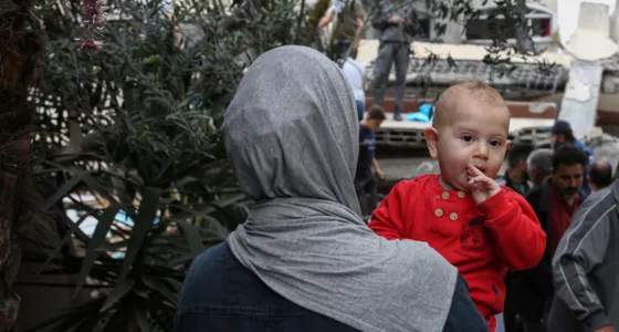 A mother and her child walking in Gaza. 