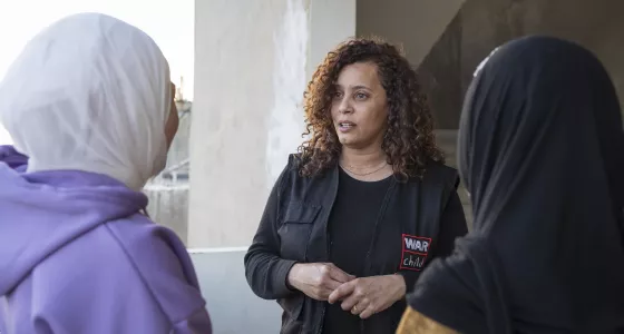 Nisreen speaking with Amal & Layla (backs to camera)